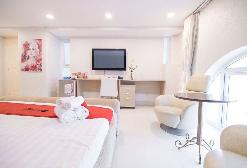 Fotos del hotel Reddoorz Plus Near Secc 2 :  6