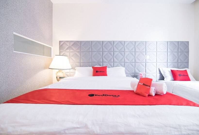 Fotos del hotel Reddoorz Plus Near Secc 2 :  8