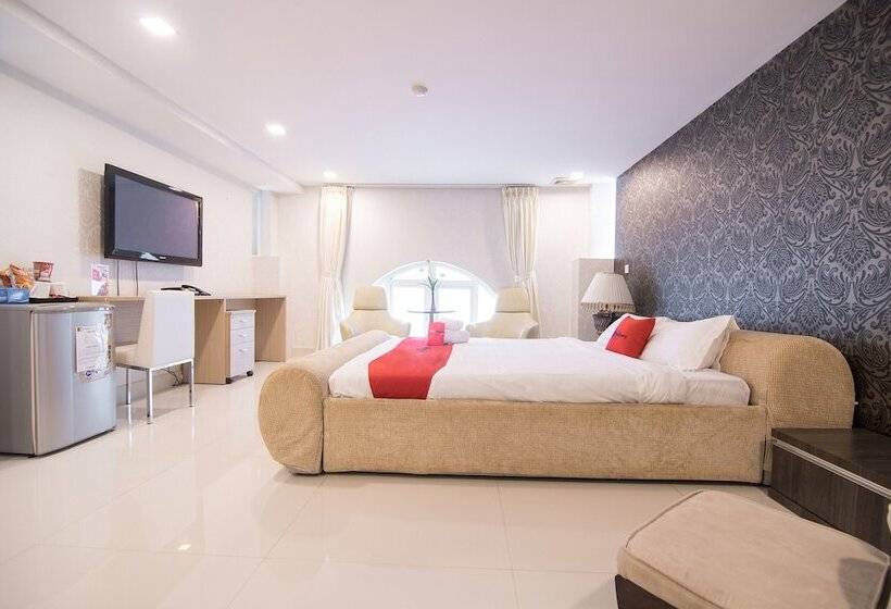 Fotos del hotel Reddoorz Plus Near Secc 2 :  18