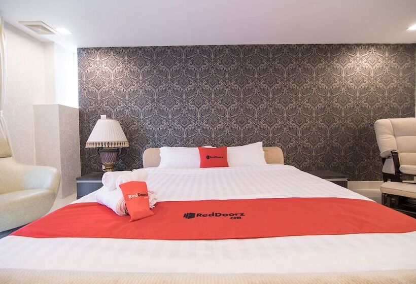 Fotos del hotel Reddoorz Plus Near Secc 2 :  12