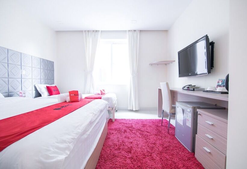 Fotos del hotel Reddoorz Plus Near Secc 2 :  11