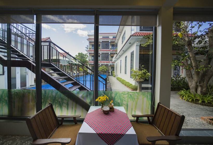 Fotos del hotel River Waves Villa:  4