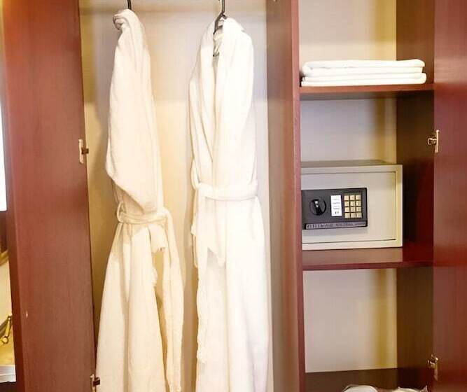 Fotos del hotel Capitol:  12