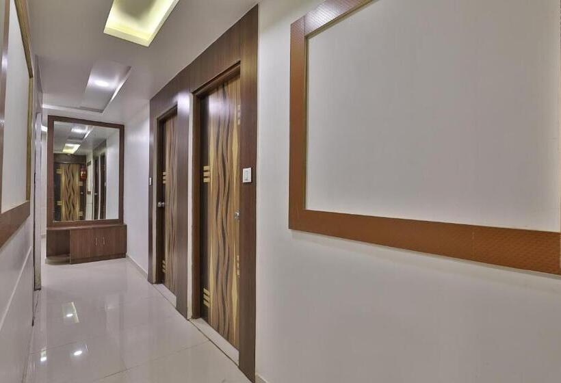 Fotos del hotel Oyo 35508 Dev Palace:  24