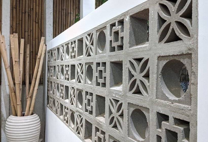 Sarina Hotel & Villa