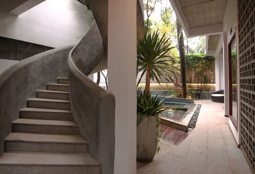 Fotos del hotel Sarina Hotel & Villa:  12