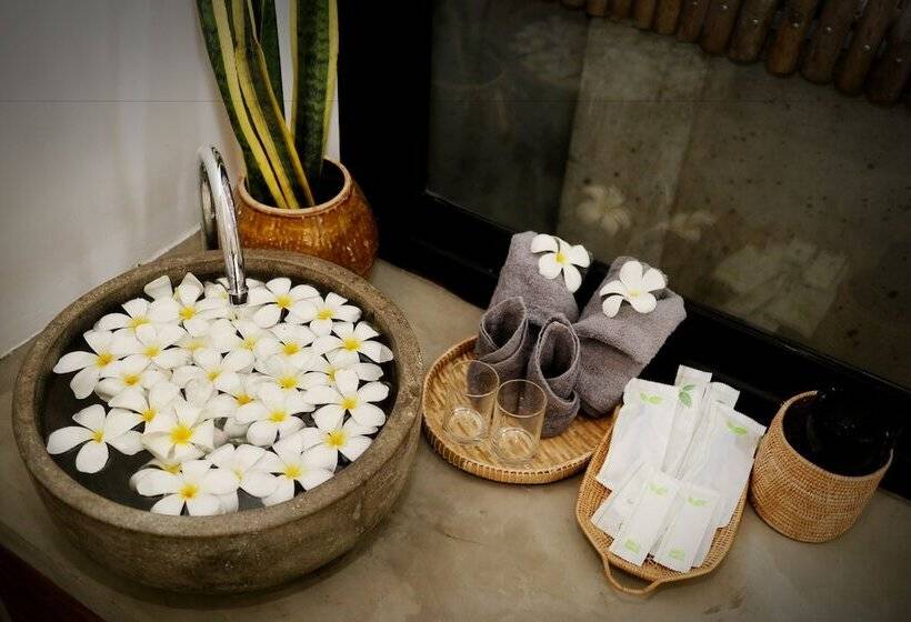 Fotos del hotel Sarina Hotel & Villa:  18