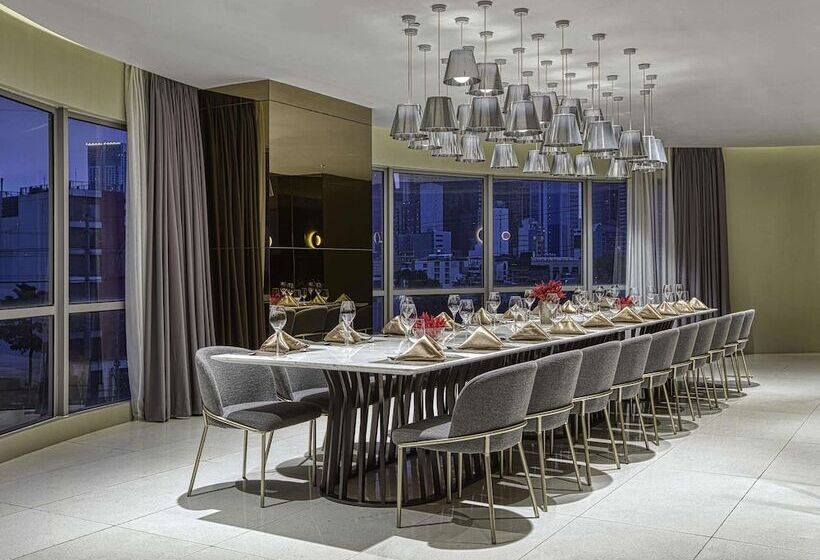 Fotos del hotel Novotel Suites Manila At Acqua:  24