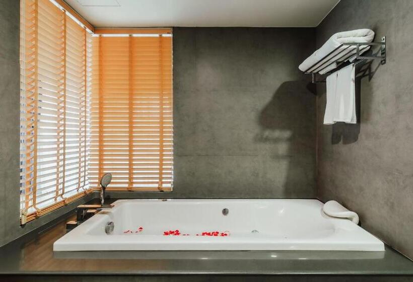 Fotos del hotel The Lunar Patong:  11