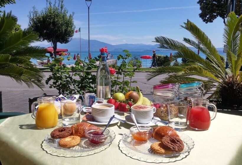 Fotos del hotel Riviera:  9