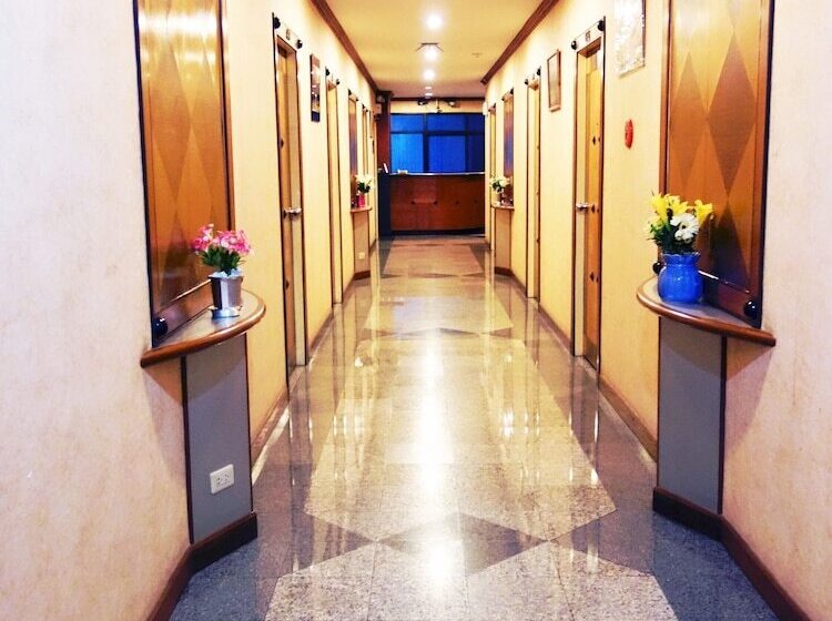 Fotos del hotel The Bavana Surawong Bangkok:  2