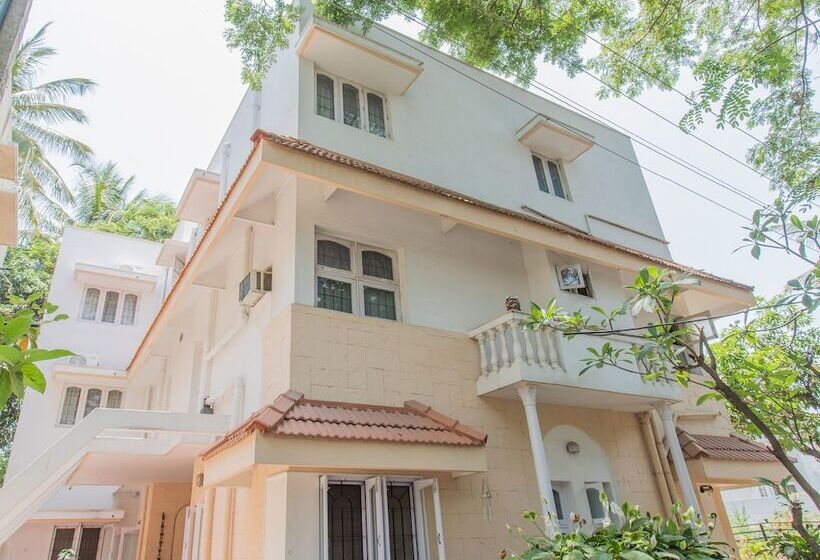 Fotos del hotel OYO 761 Hermitage Apartments:  15