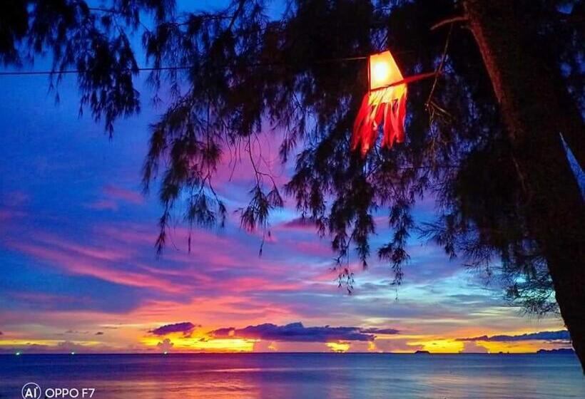 Fotos del hotel Eco Lanta Hideaway Beach Resort:  17