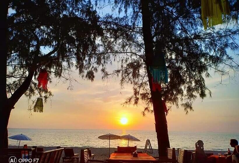 Fotos del hotel Eco Lanta Hideaway Beach Resort:  7