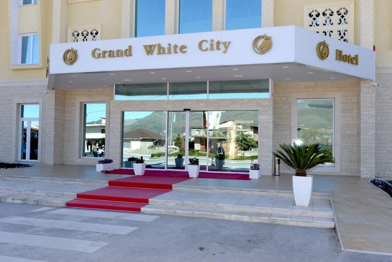 Grand White City