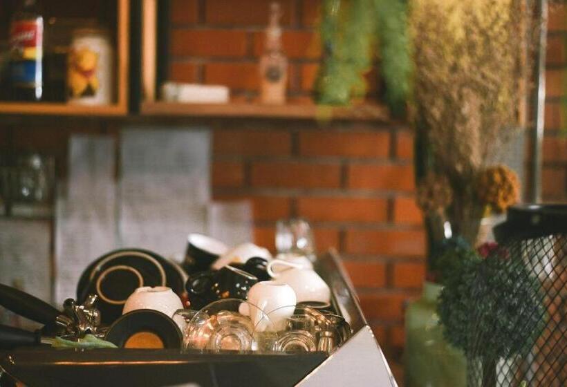 Fotos del hotel Journey Hostel Surat:  25