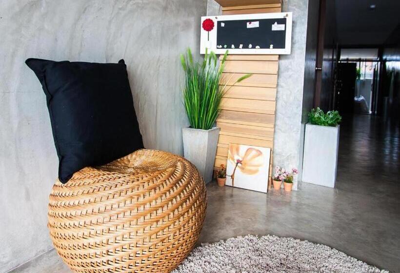 Fotos del hotel Journey Hostel Surat:  10