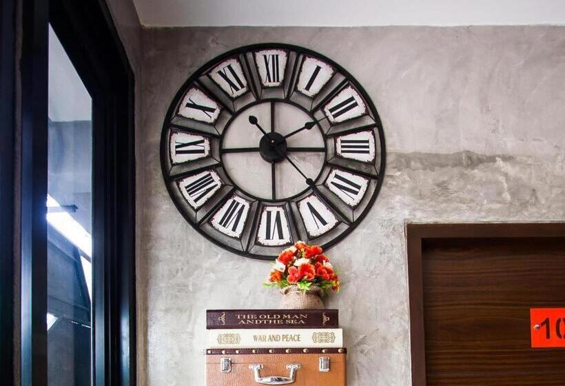 Fotos del hotel Journey Hostel Surat:  9