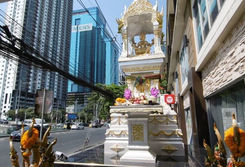 Fotos del hotel The Green Bells New Petchburi:  9