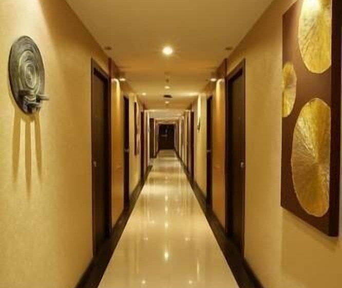 Fotos del hotel The Green Bells New Petchburi:  2