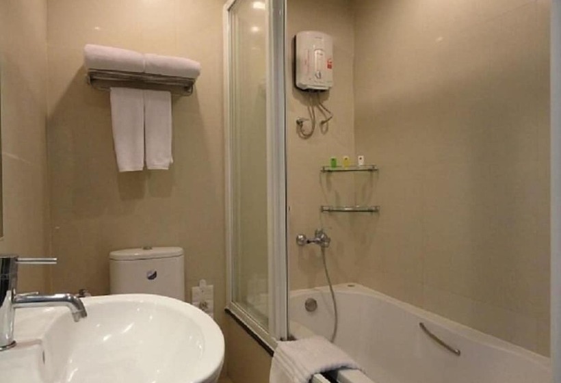 Fotos del hotel The Green Bells New Petchburi:  8