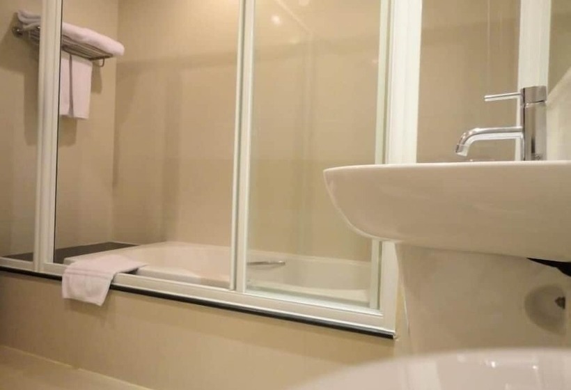 Fotos del hotel The Green Bells New Petchburi:  11