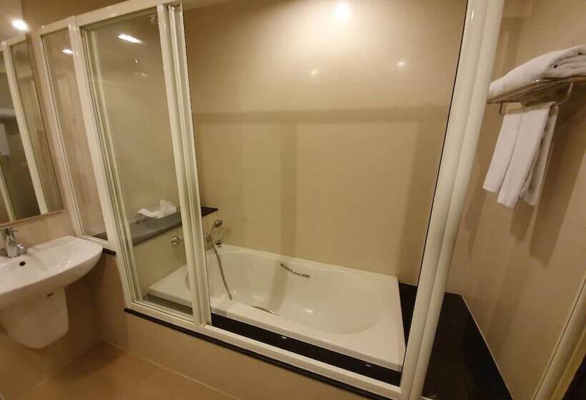 Fotos del hotel The Green Bells New Petchburi:  13