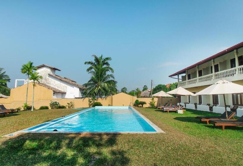 Kalla Bongo Lake Resort