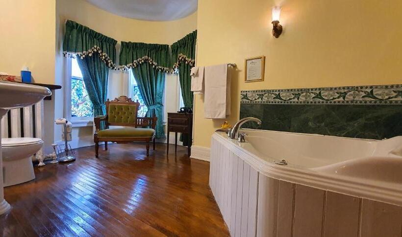 Fotos del hotel A Moment In Time Bed And Breakfast:  25