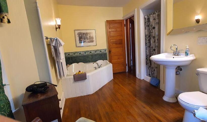 Fotos del hotel A Moment In Time Bed And Breakfast:  6