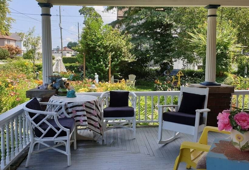 Fotos del hotel A Moment In Time Bed And Breakfast:  2