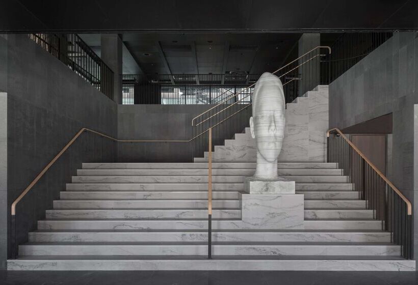 Fotos del hotel At Six:  17