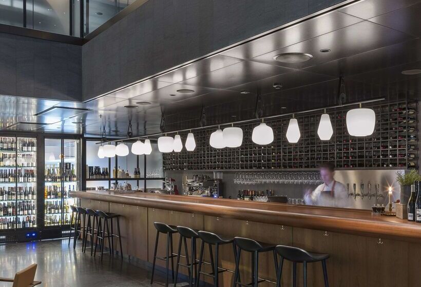 Fotos del hotel At Six:  4