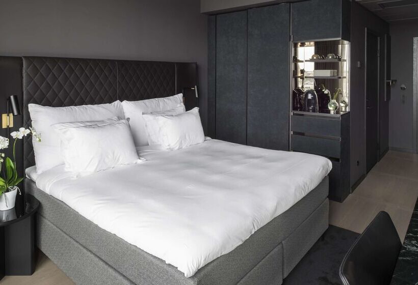 Fotos del hotel At Six:  15