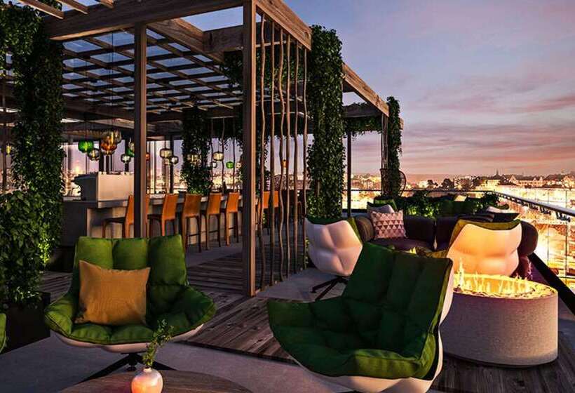 Fotos del hotel At Six:  12