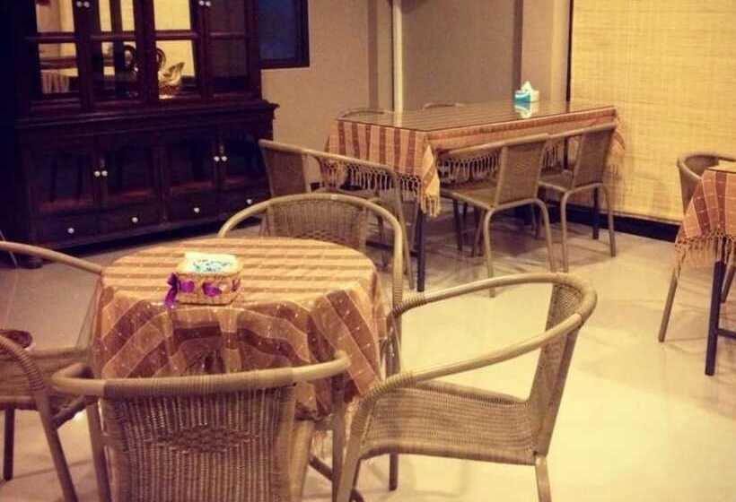 Fotos del hotel The Old Palace Resort:  2