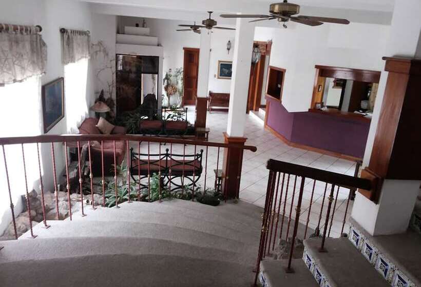 Fotos del hotel Casa Flores De Tikal:  5