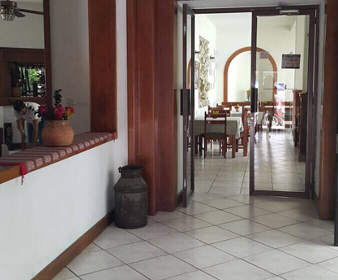 Fotos del hotel Casa Flores De Tikal:  15