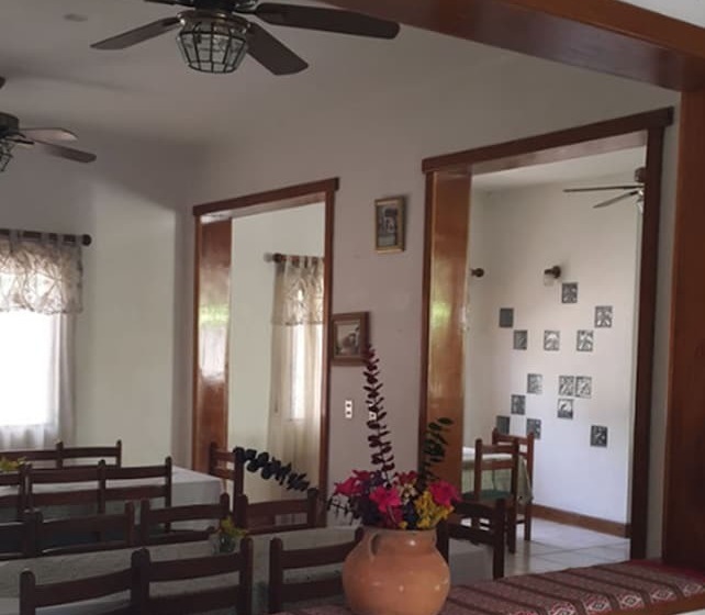 Fotos del hotel Casa Flores De Tikal:  11