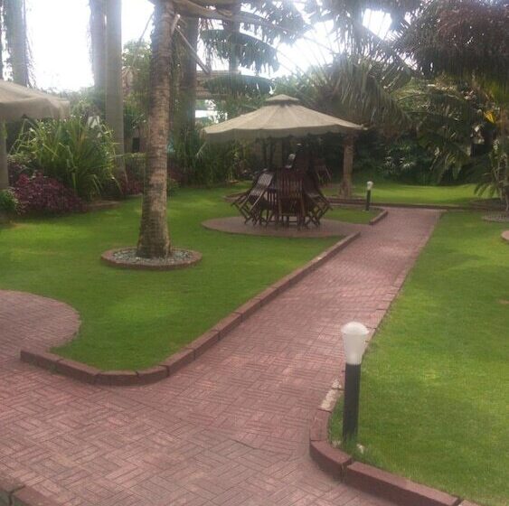 Fotos del hotel The Charity  International:  4