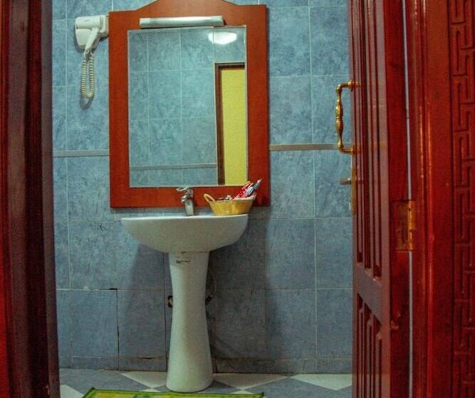 Fotos del hotel The Charity  International:  15