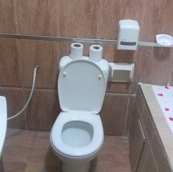 Fotos del hotel The Charity  International:  9