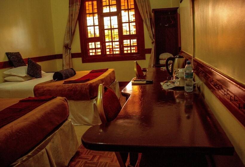 Fotos del hotel The Charity  International:  21