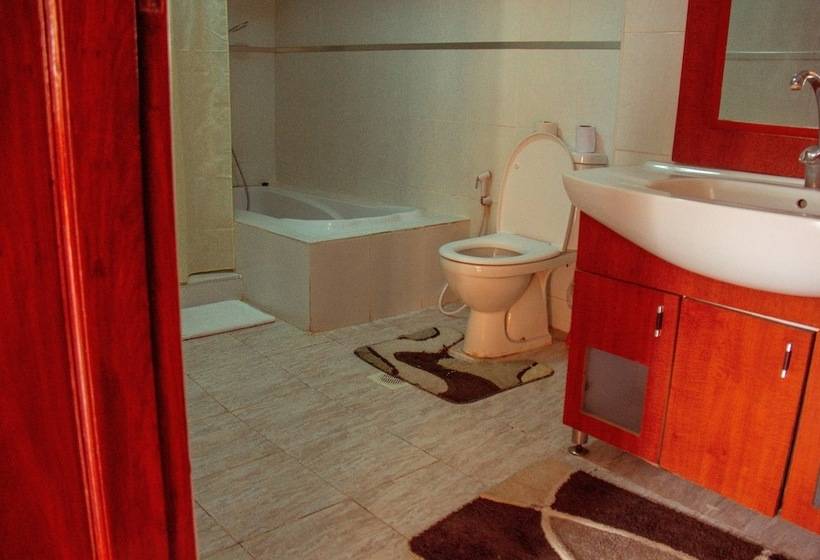 Fotos del hotel The Charity  International:  11