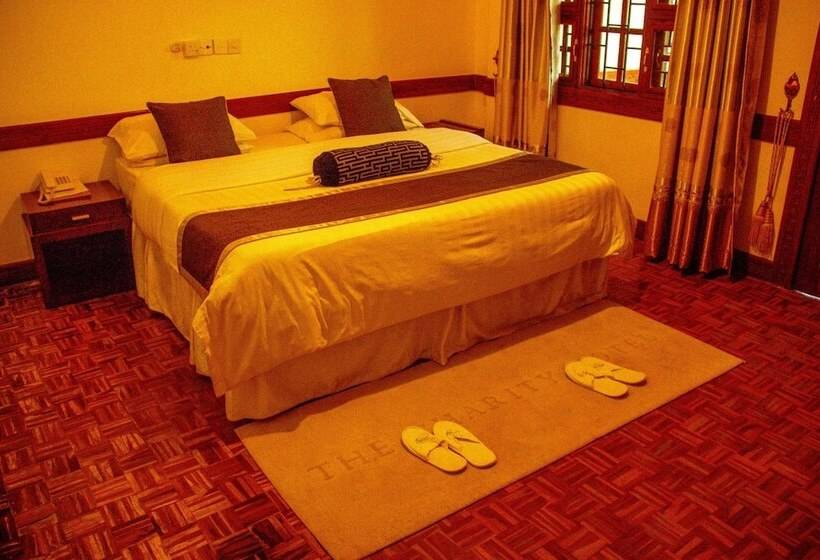 Fotos del hotel The Charity  International:  12