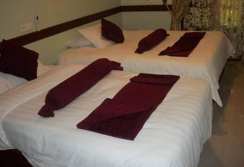 Fotos del hotel The Charity  International:  14