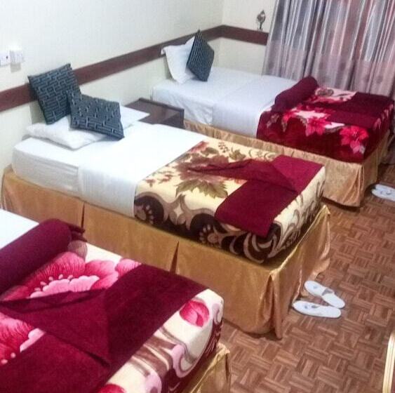 Fotos del hotel The Charity  International:  16