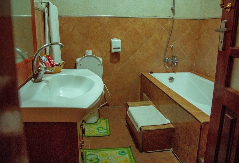 Fotos del hotel The Charity  International:  13