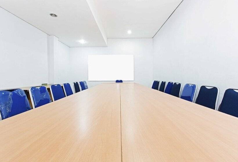 Fotos del hotel Reddoorz Plus @ Jalan Pemuda Jakarta:  7