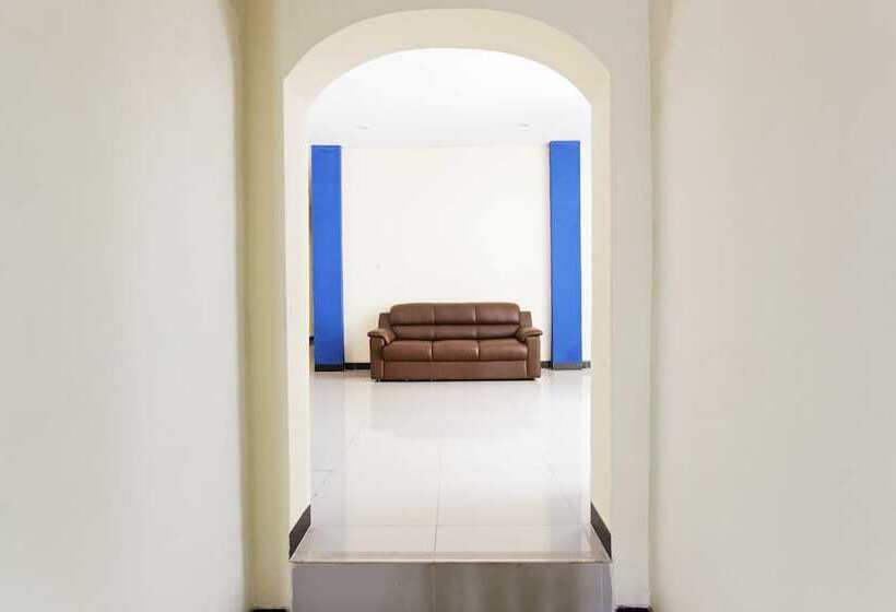 Fotos del hotel Reddoorz Plus @ Jalan Pemuda Jakarta:  2